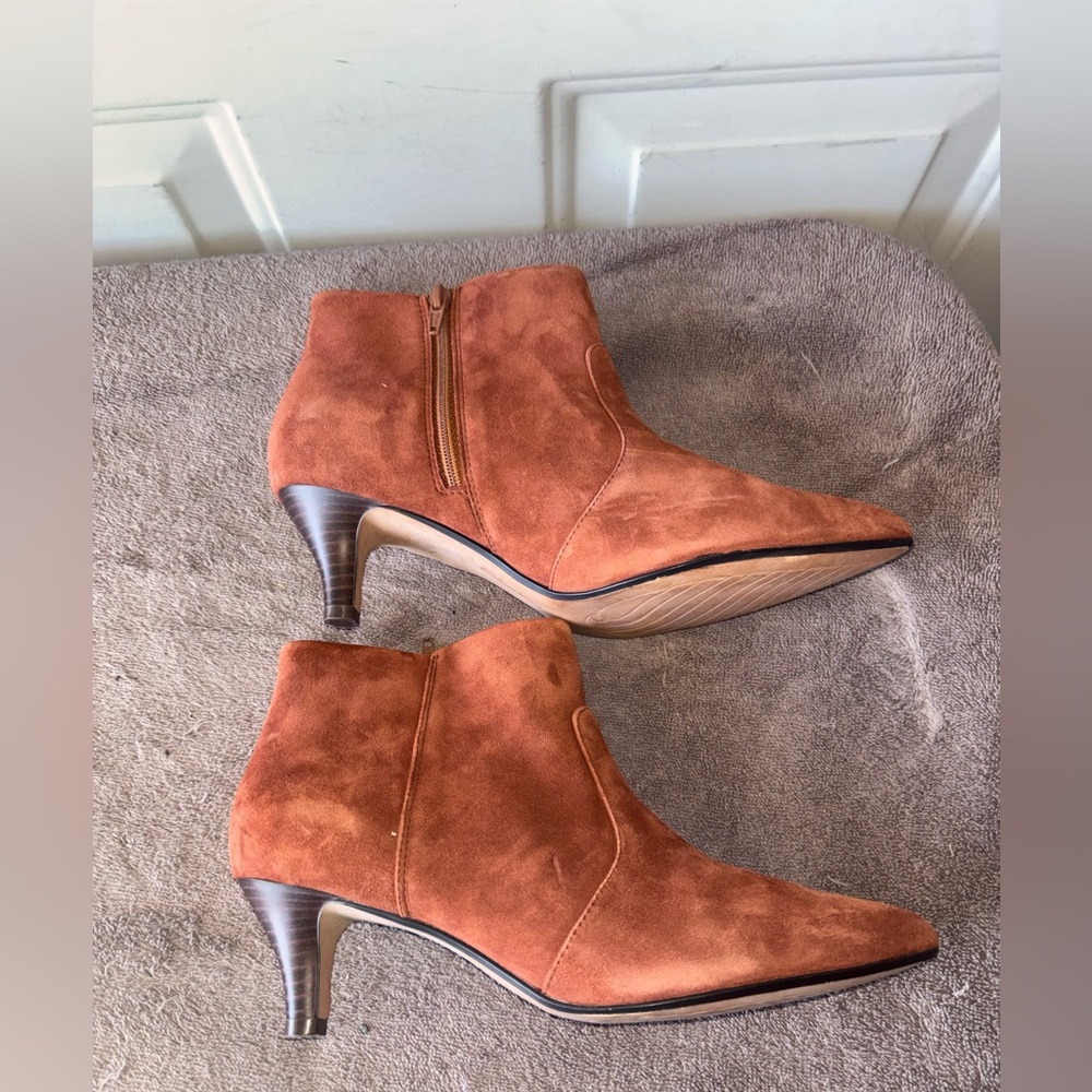 Clarks brown suede kitten heel ankle boots size 9 - Picture 3 of 6